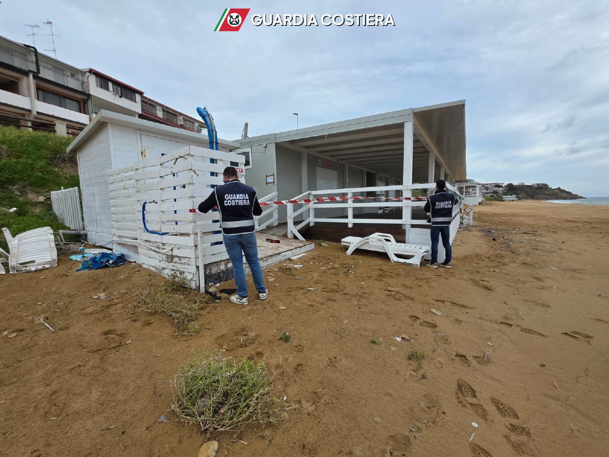 Isola C. R. - Sequestrata struttura balneare - 