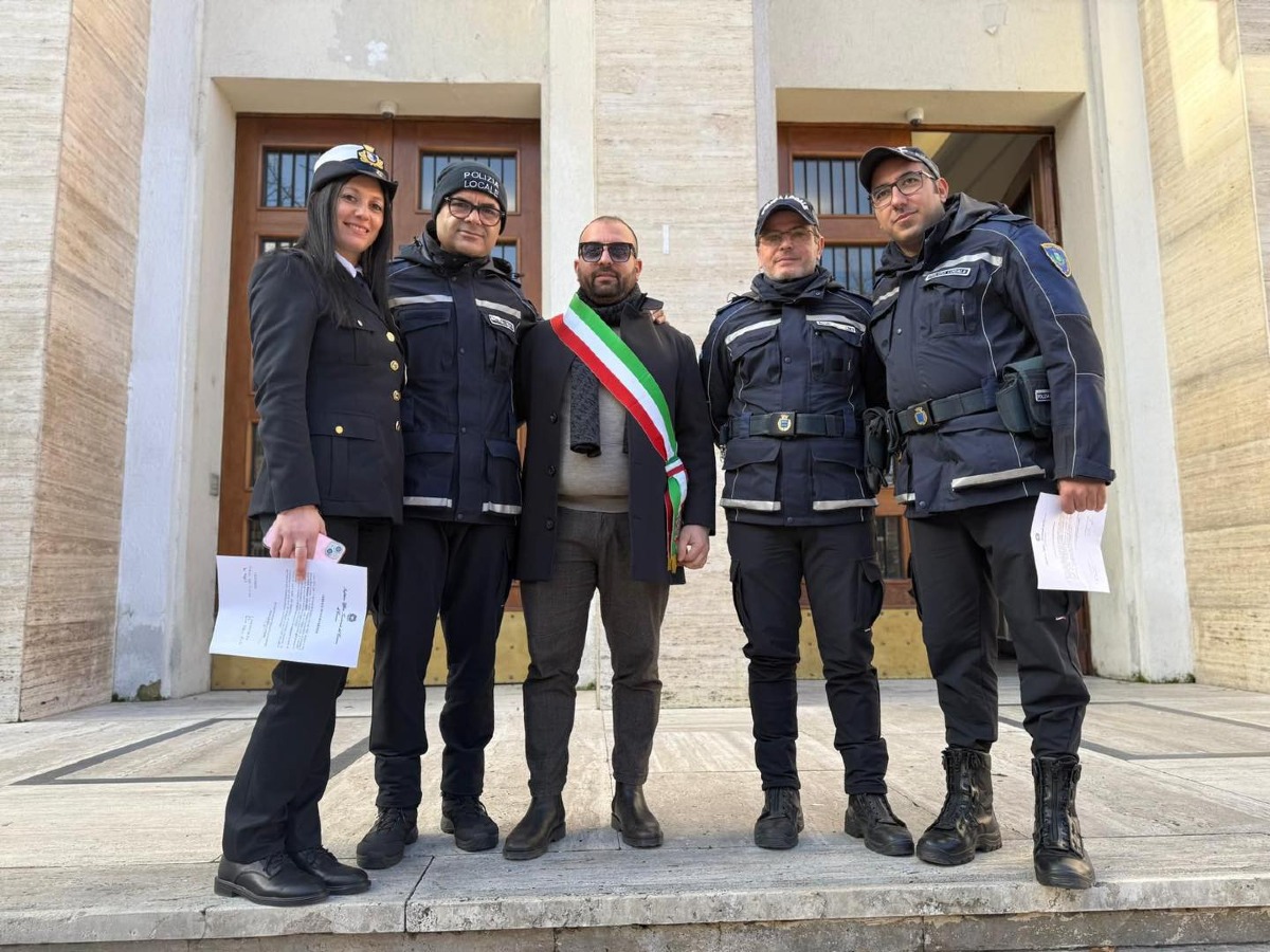 Tre nuovi agenti giurano in Prefettura: Fuscaldo rafforza la sicurezza - 