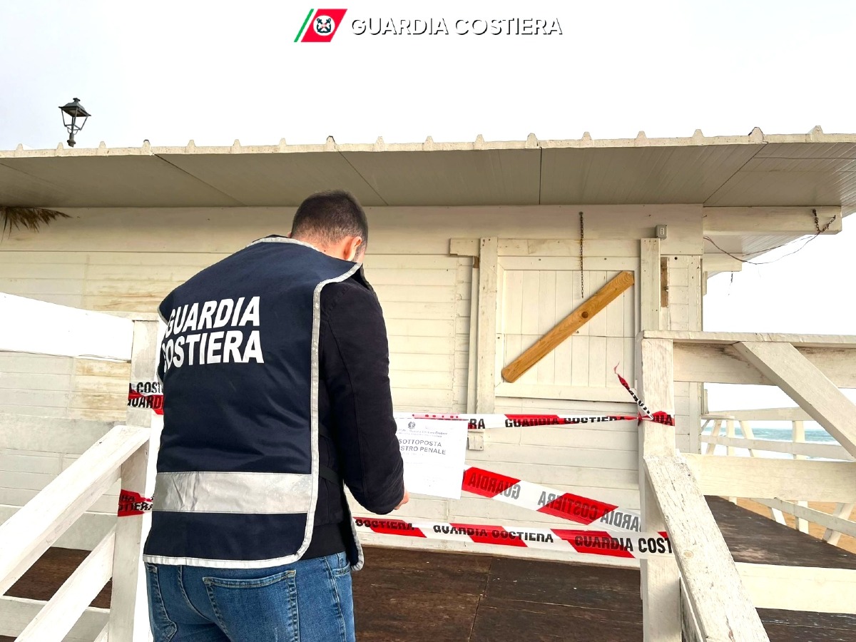 Isola di Capo Rizzuto, sequestrata struttura balneare sul demanio marittimo - 