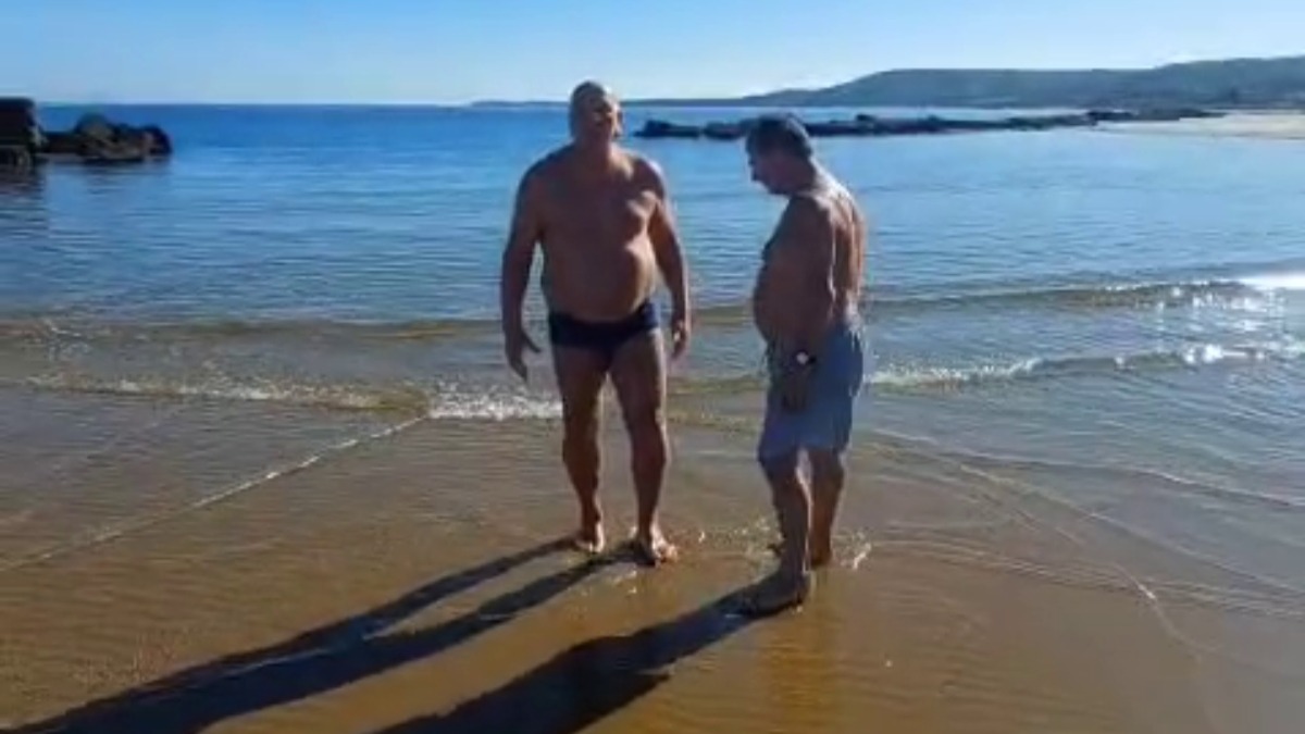 A Crotone non solo il bagno di Capodanno: Grillo e Adamo sfidano l’inverno  - 