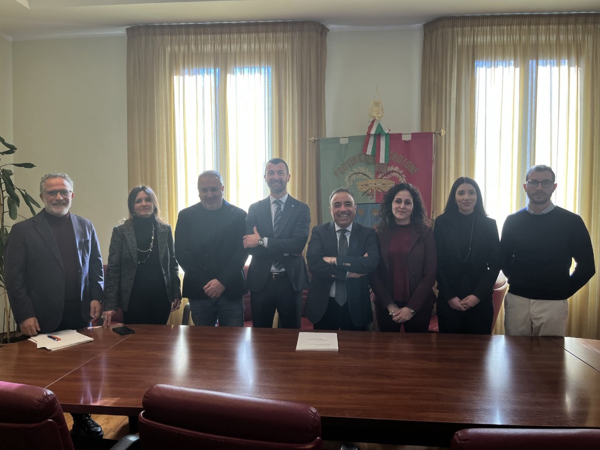 Provincia di Crotone, firmati i contratti per tre nuovi assunti  - 