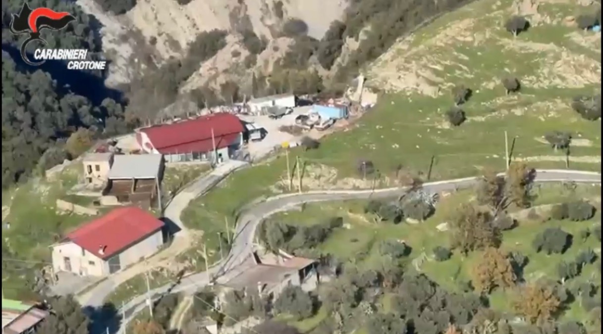 (VIDEO) Traffico illecito di rifiuti e peculato: sequestrati oltre 50mila euro a Cotronei - 
