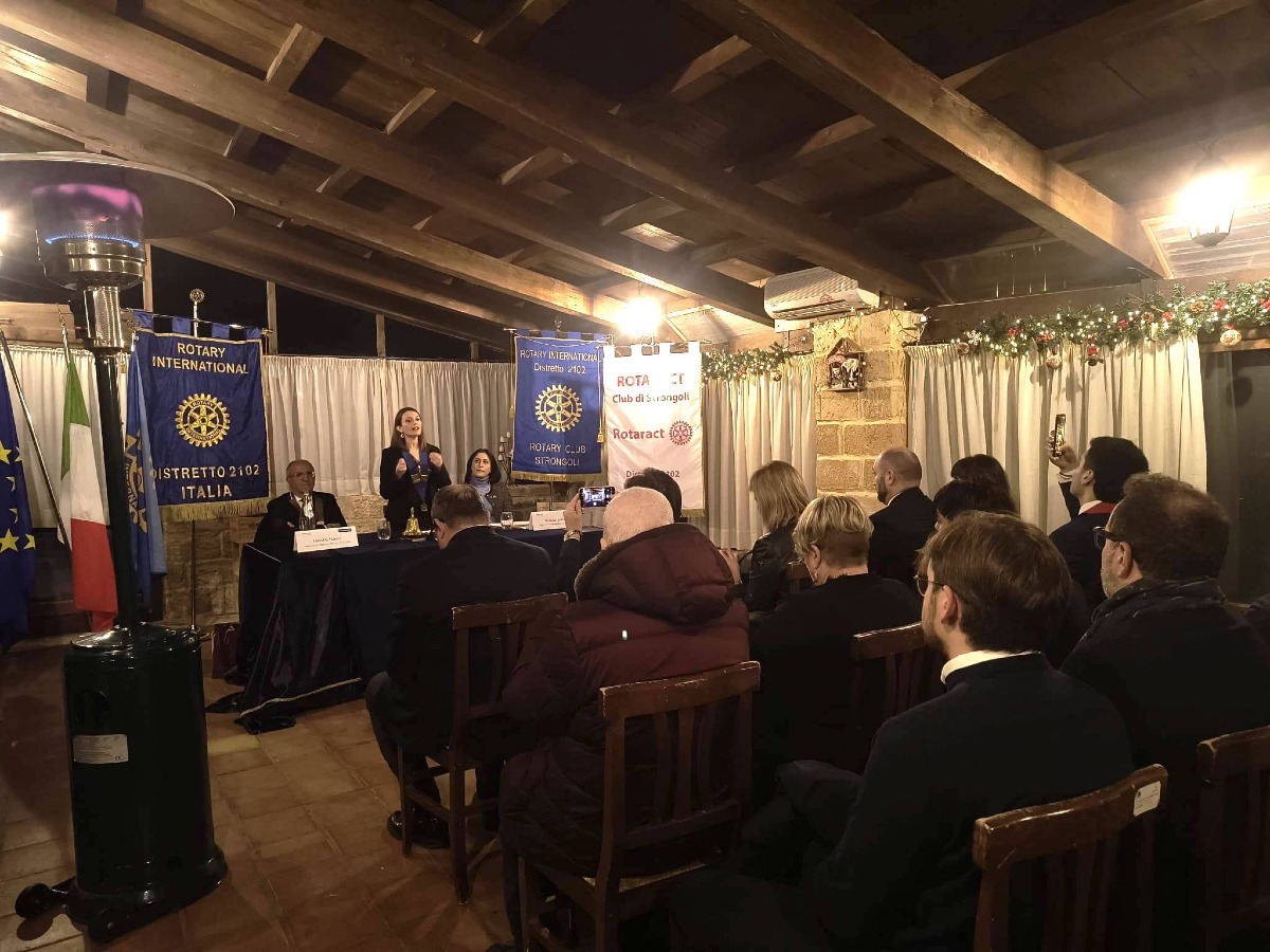 Strongoli - Il Rotary club accoglie il Governatore del Distretto 2102 - 