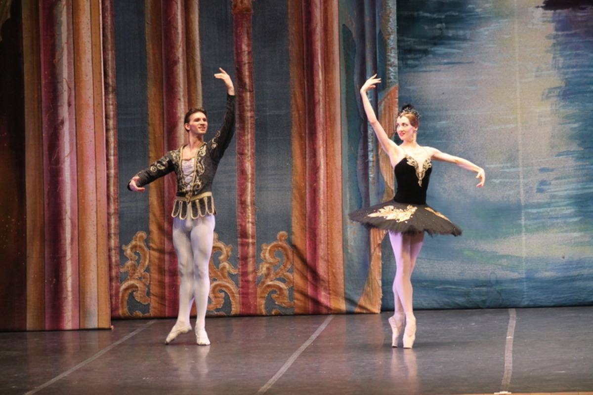 AMA Calabria, la magia de “Il Lago dei Cigni” incanta Lamezia Terme - 