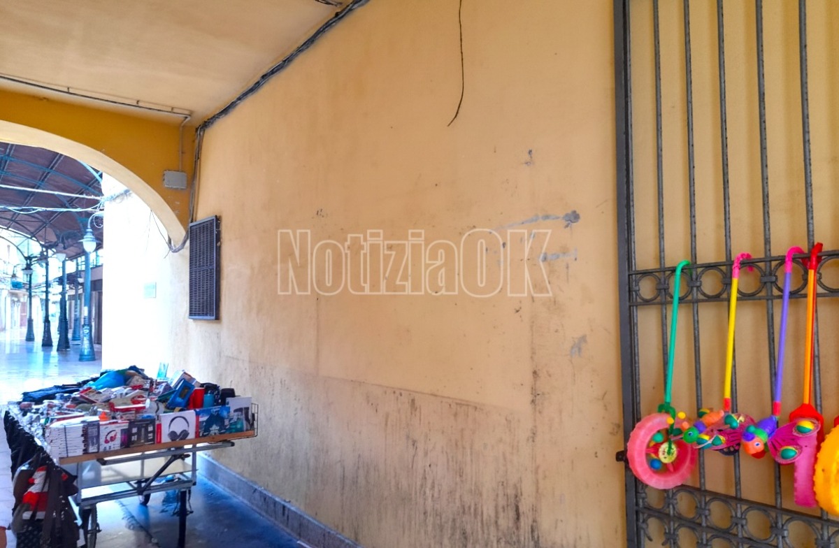 Crotone, rimosse le vecchie bacheche dei manifesti funebri: nuove strutture in arrivo - 