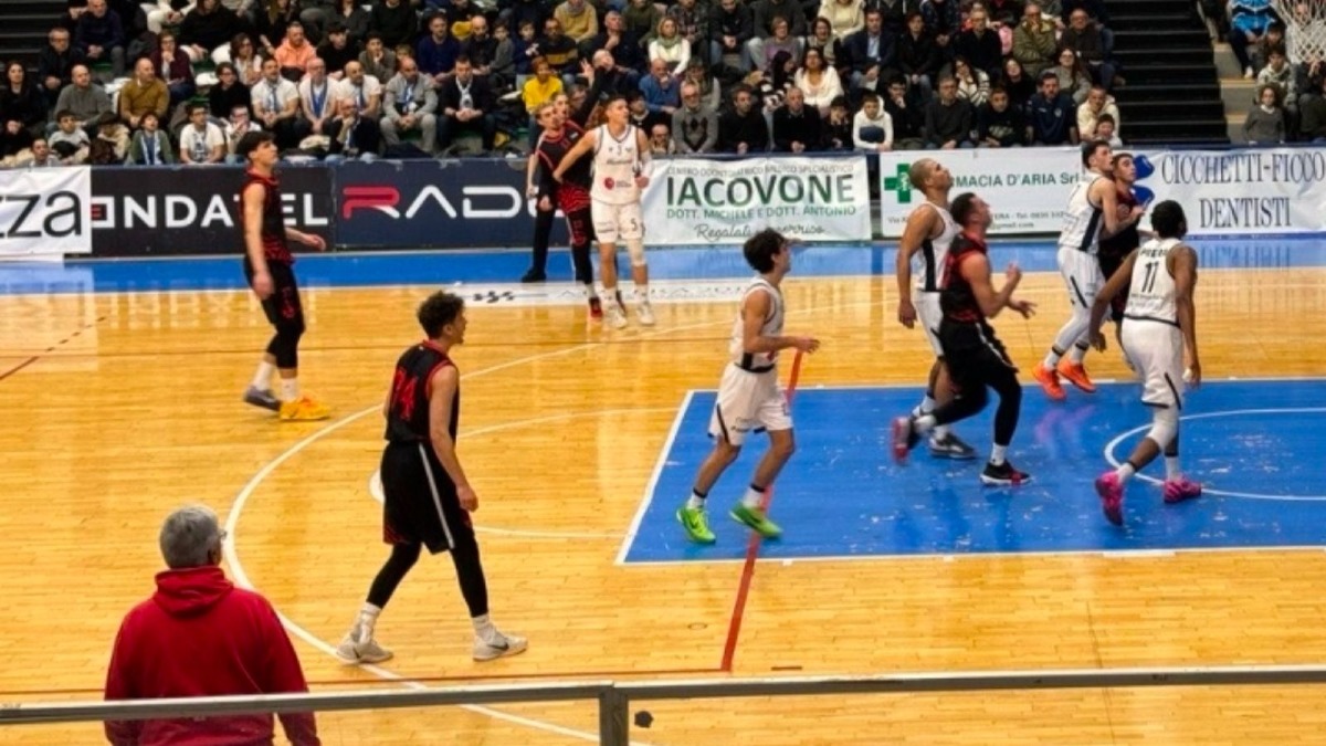 Virtus Matera dilaga nel quarto finale e batte la Bim Bum Basket Rende (86-65) - 