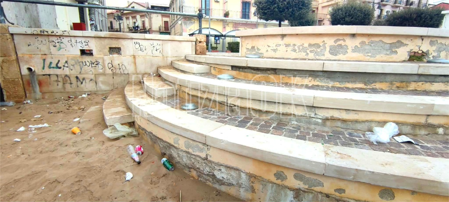 (Foto) Nei Quartieri di Crotone - Lungomare di Crotone: tra bellezza e degrado  - 