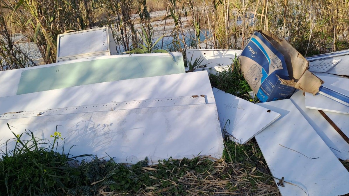 Cosenza, alveo del Fiume Lao: un’area protetta sommersa dai rifiuti - 