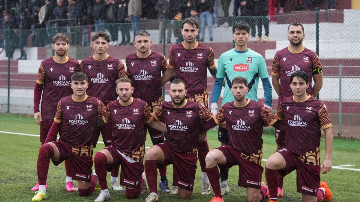 Promozione, 17ª giornata: il Mesoraca di mister Varacalli vince ancora e vola al secondo posto - 