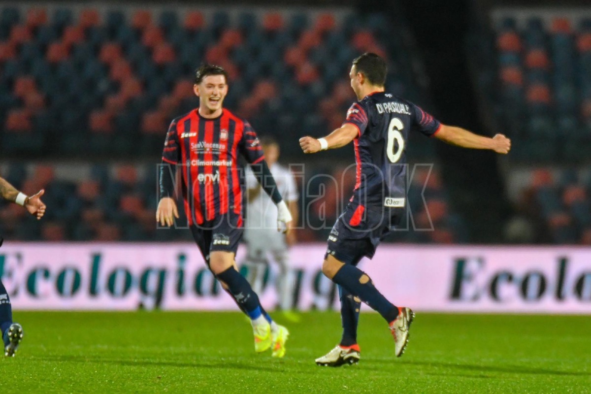 #CosenzaCrotone 0-2 | Di Pasquale e Piovanello decidono il derby - 