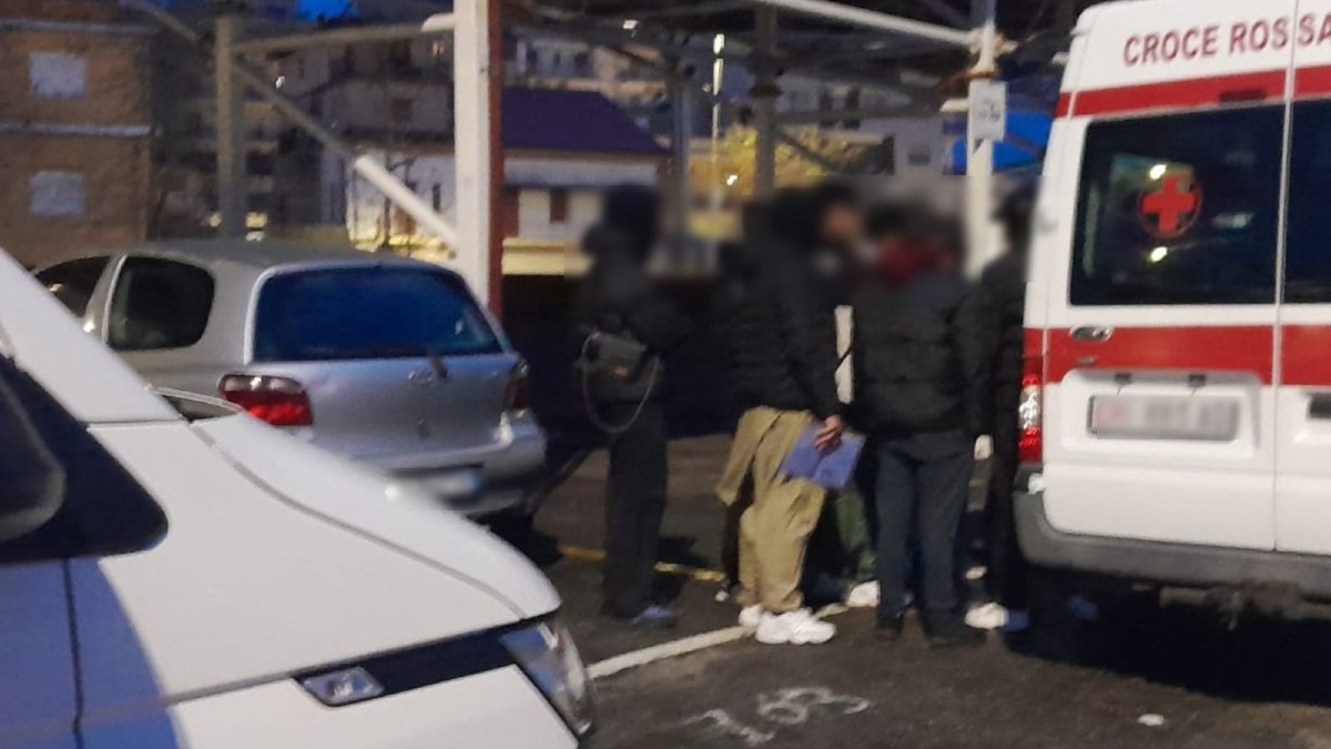 Crotone - La chiesa apre le porte ai ragazzi senza dimora di piazzale Nettuno - 