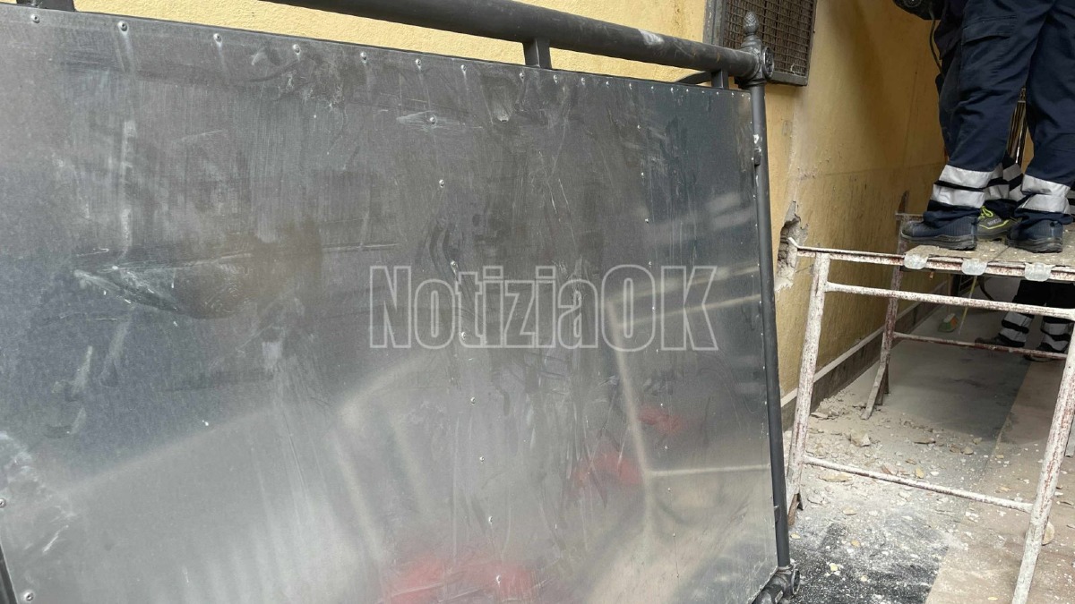 Crotone, al via il montaggio delle nuove bacheche per i manifesti funerari - 