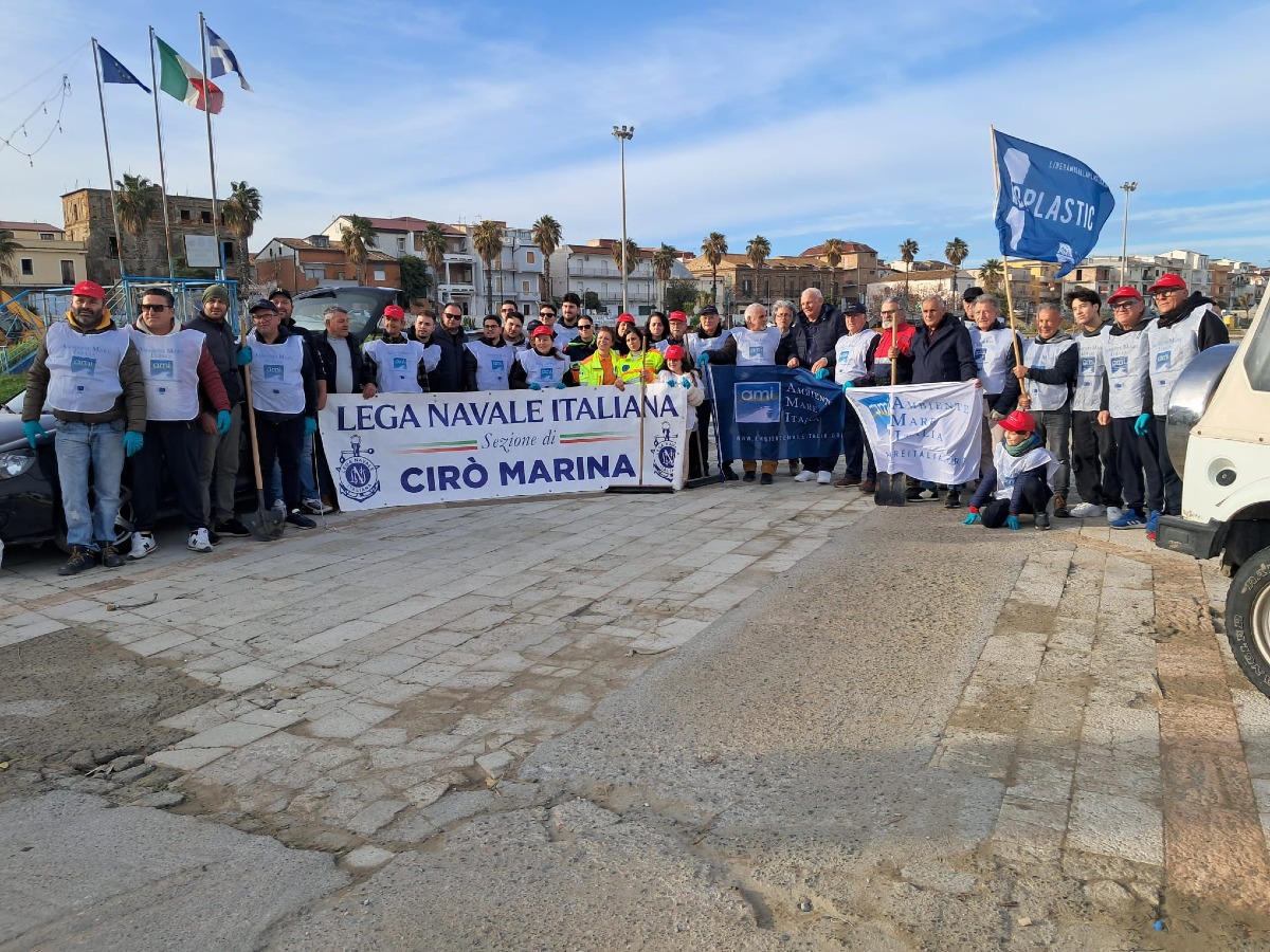 Ciclone Harry, a Cirò Marina impegno sul campo di Ambiente Mare Italia e Lega navale  - 