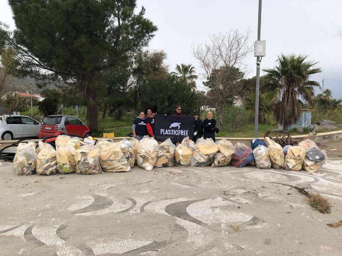 Ciclone Harry: i volontari di Plasticfree in azione in Calabria - 