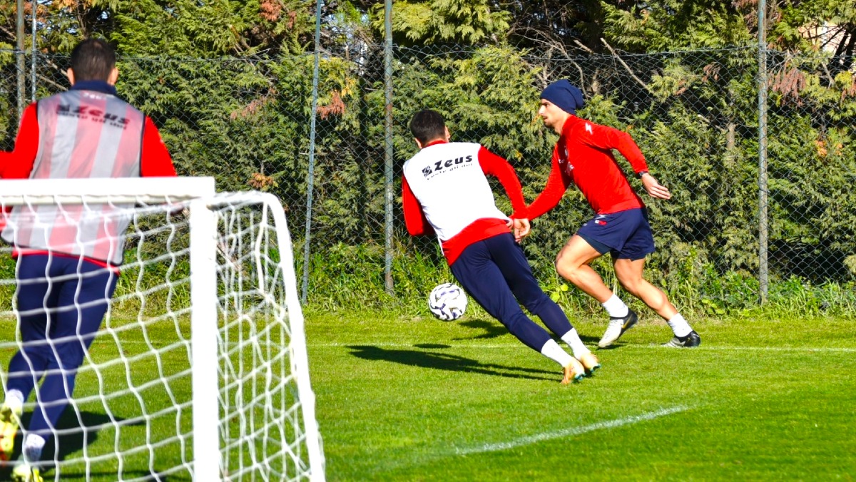 Il Crotone rinforza la difesa: Veltri aggregato in vista della trasferta di Siracusa - 