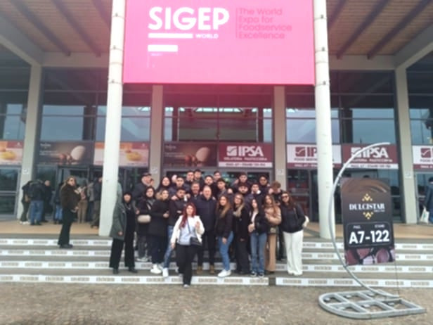 Isola C.R. - Studenti del Polo Tecnico tra Sigep e tappe culturali - 