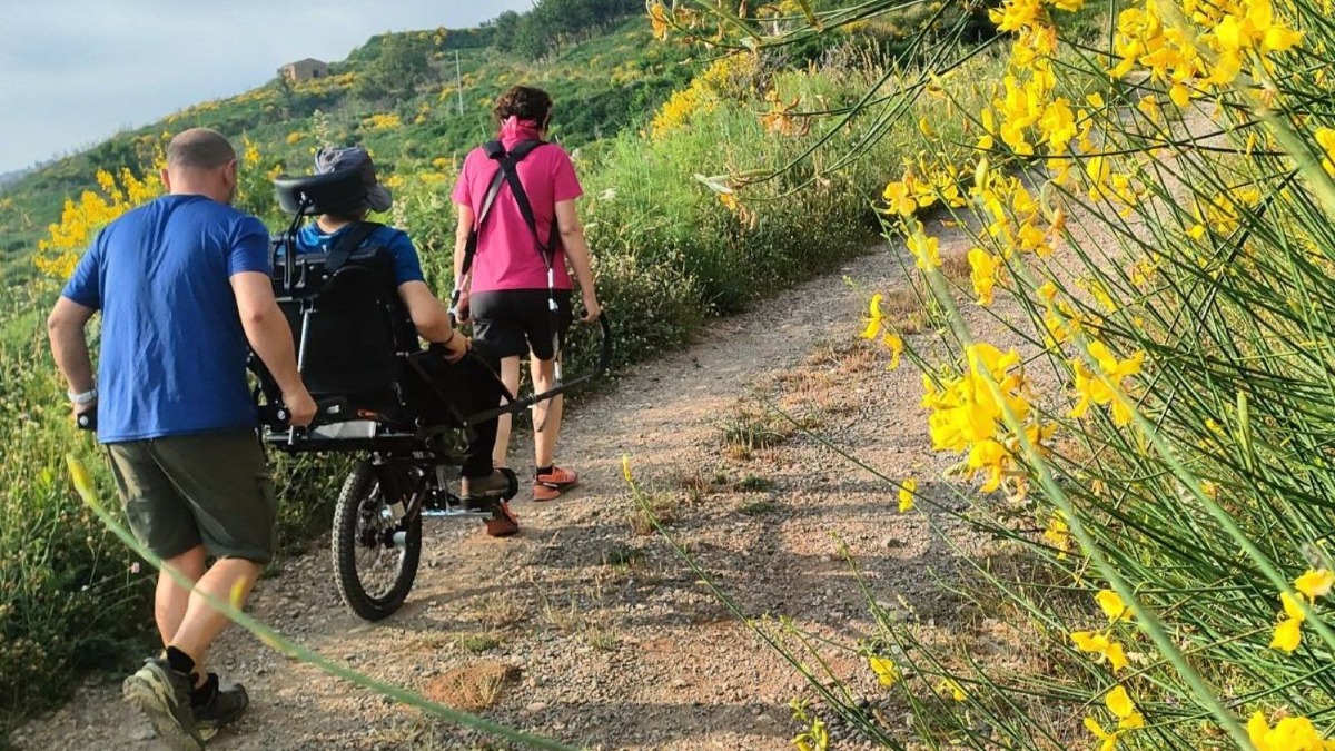 Cammino di San Francesco, consegnato un minivan accessibile all’associazione - 