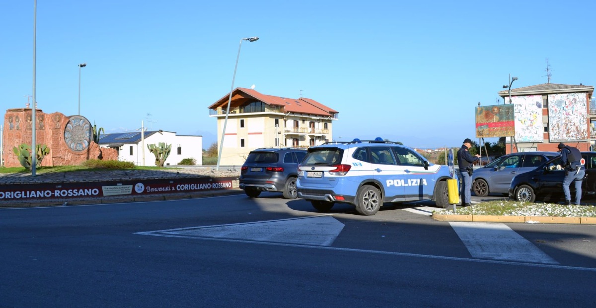 Schiavonea, minaccia passanti con un coltello: arrestato dalla Polizia - 