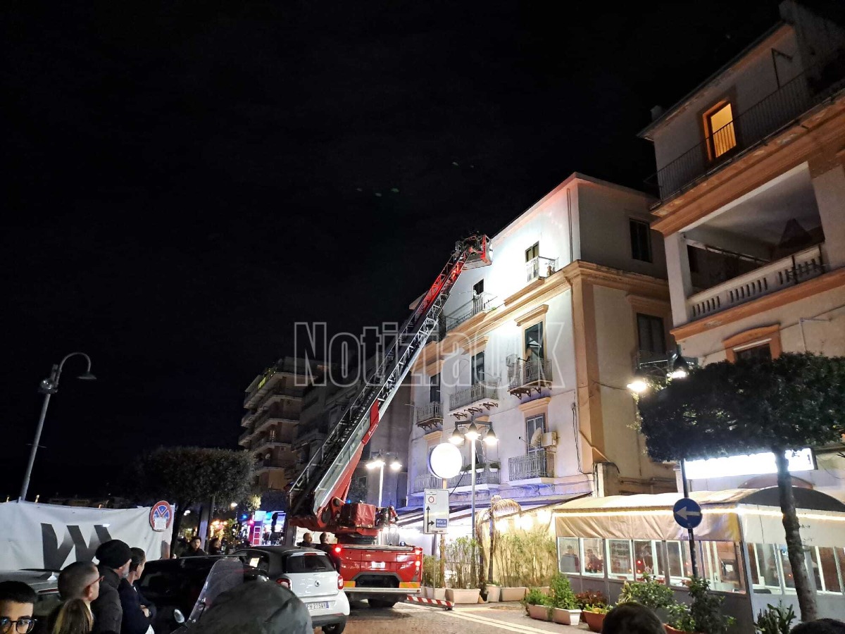 Sul lungomare di Crotone scoppia una stufa, palazzo evacuato - 