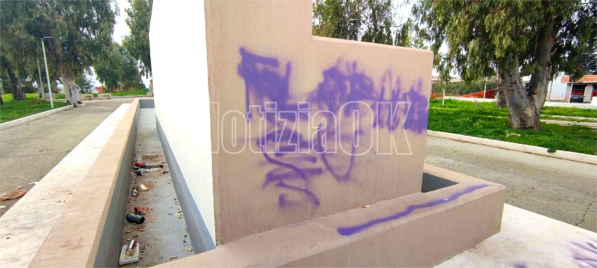 (Foto) Isola C.R. - Villa Ilice al centro di atti di vandalismo dopo la riqualificazione - 