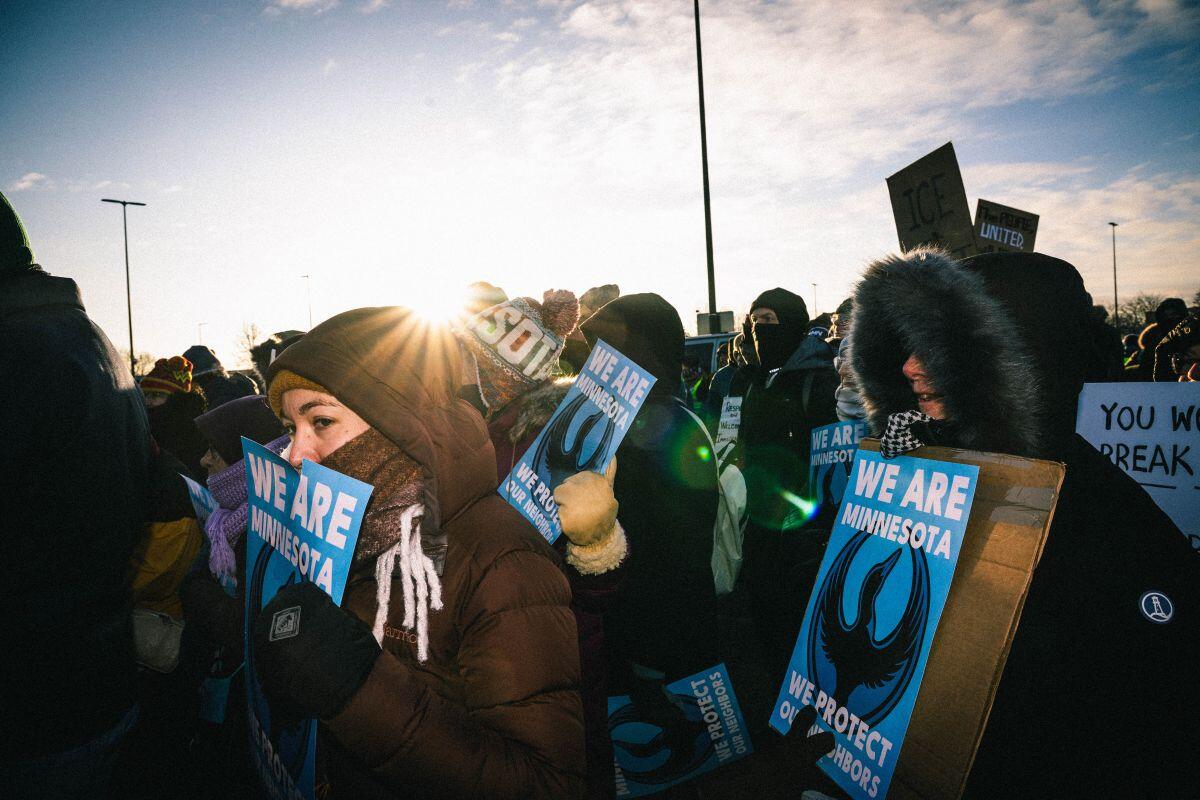 In migliaia a Minneapolis contro Ice, appare a sorpresa Bruce Springsteen - 