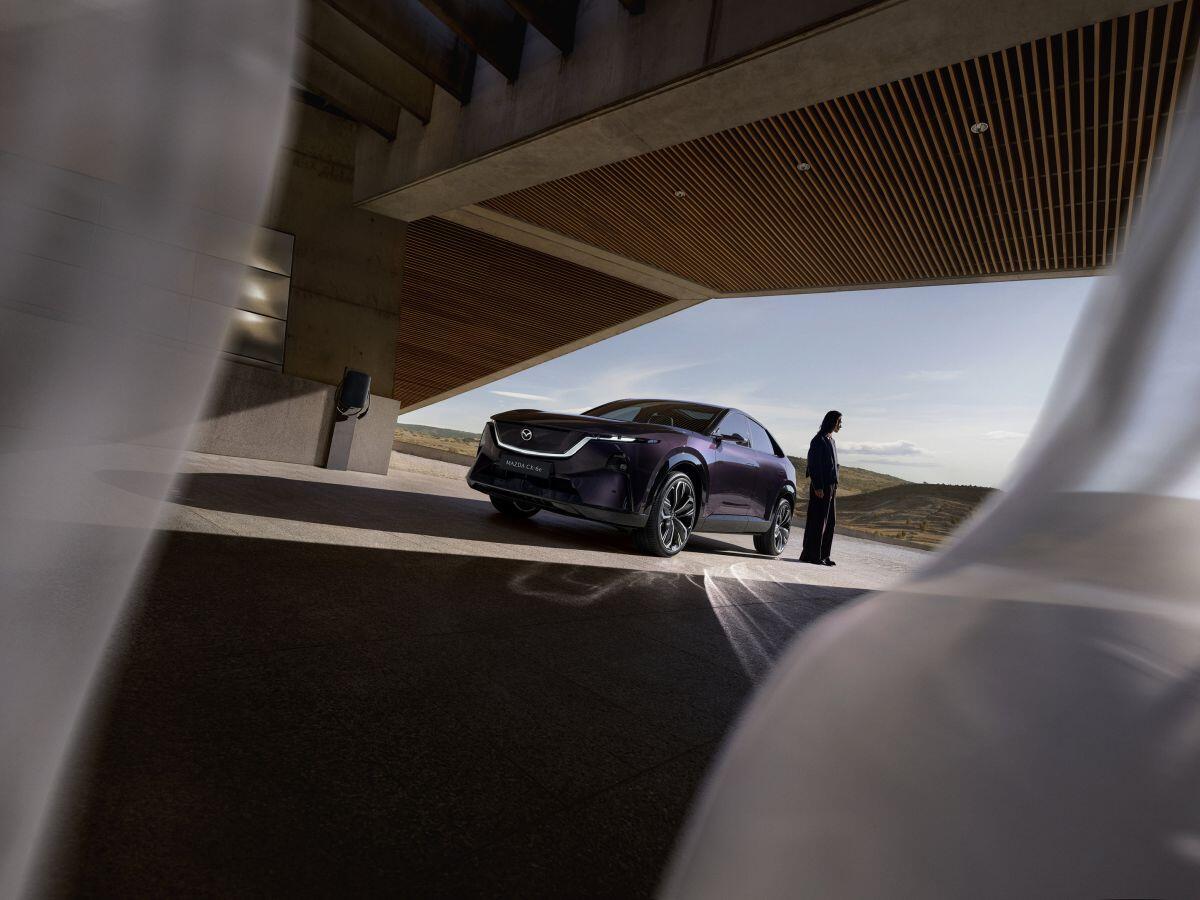 La nuova mazda CX-6e svelata al Salone di Bruxelles - 