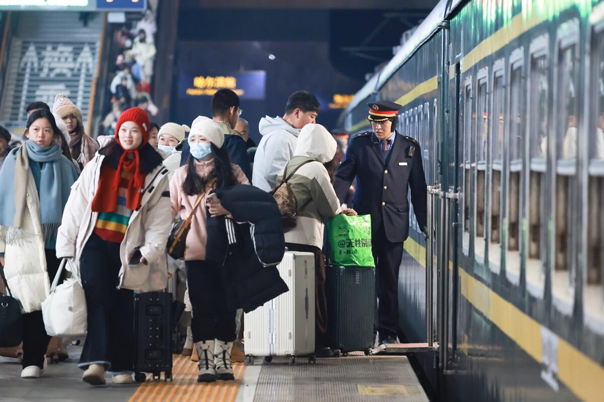 Cina, aumentano i viaggi interregionali di passeggeri, + 3,5% - 