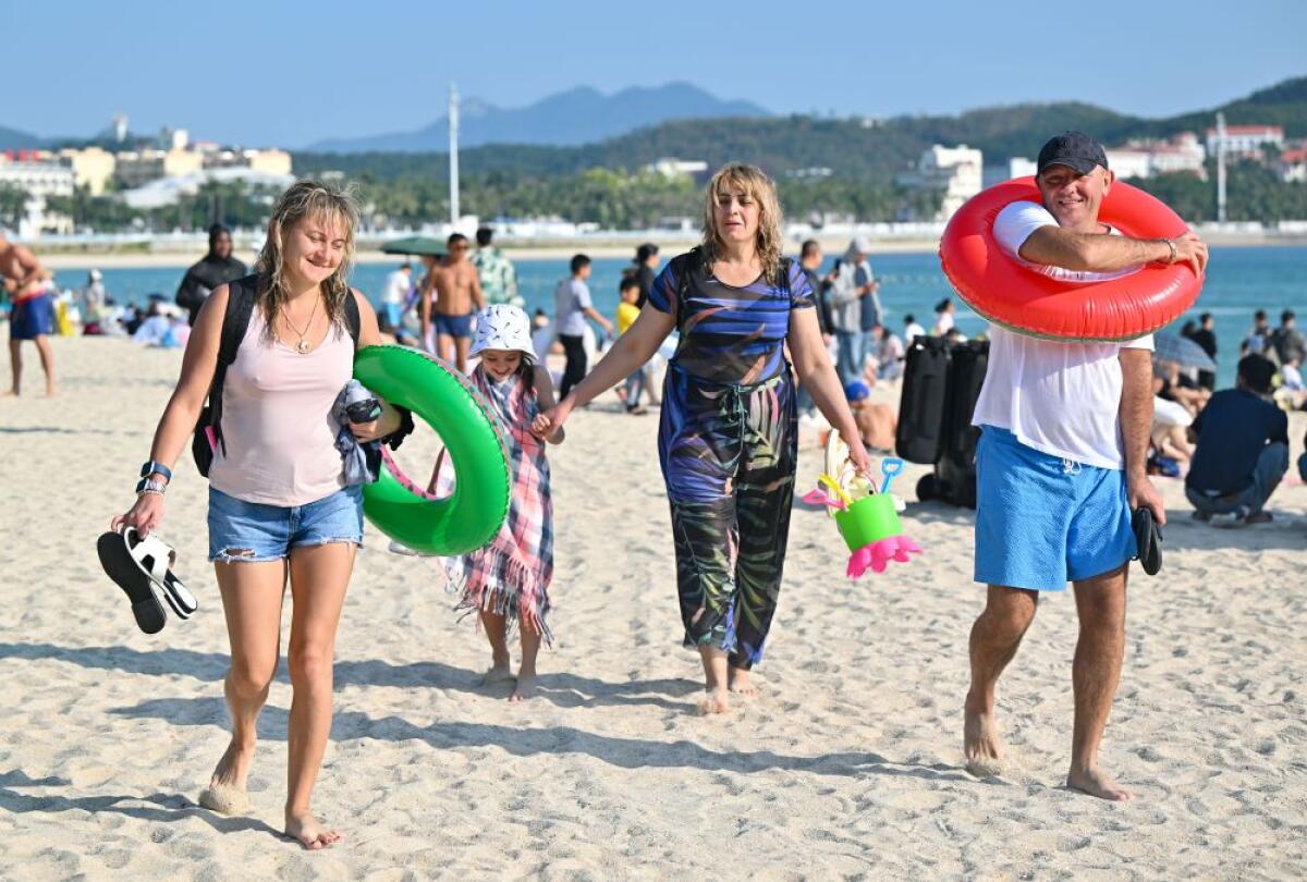 Cina, il turismo contribuisce per oltre un terzo al Pil di Hainan - 