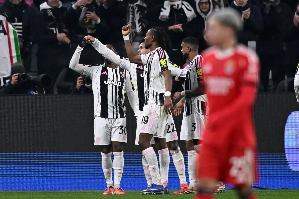 La Juve regola il Benfica grazie a McKennie e Thuram e si assicura i playoff - 