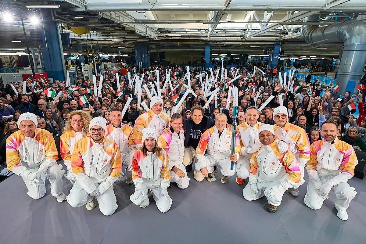 La Fiamma Olimpica a Mirafiori, Elkann “Riviviamo lo spirito dei Giochi” - 