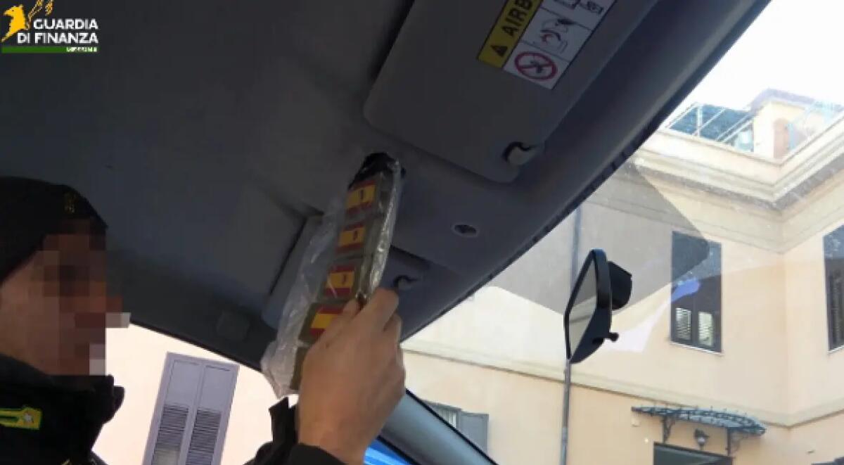 Agli imbarcaderi dello Stretto di Messina con 4 kg di hashish, arrestato - 