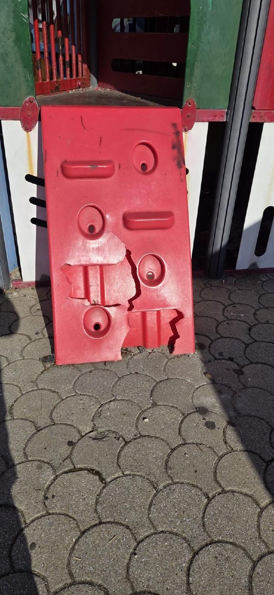 Catanzaro, vandalizzati alcuni giochi per i bimbi sul lungomare