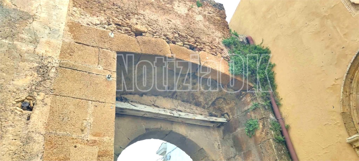 Isola di Capo Rizzuto - Danni Ciclone Harry - Porta di Terra e Orologio - Redazione - 30.01.2026