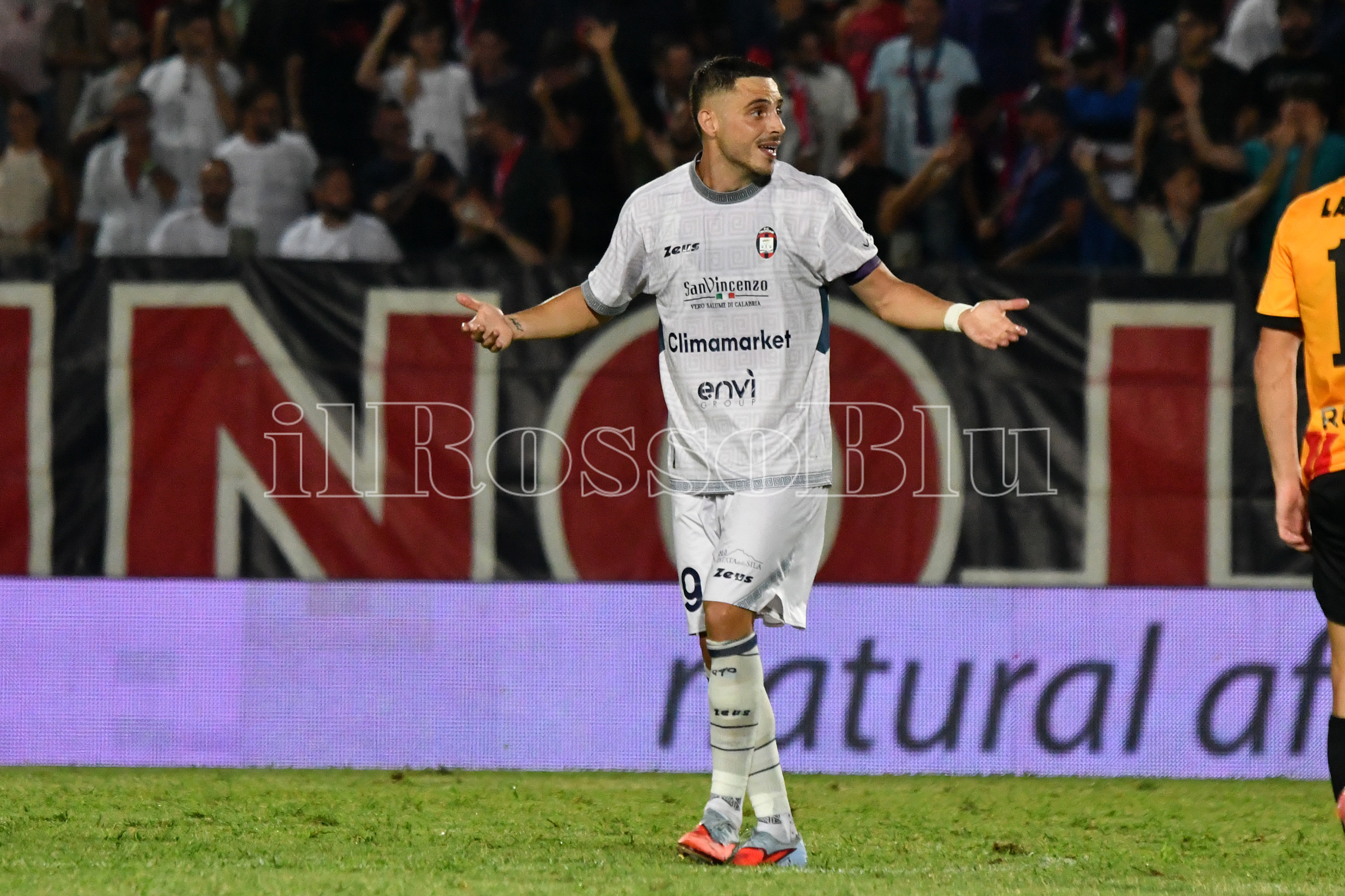 #SiracusaCrotone 1-3 | Gomez torna in gol: staccato Deflorio, record di Simy nel mirino - 