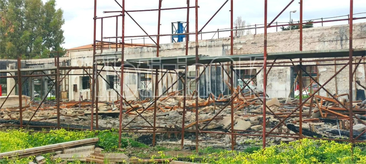 (Foto) Isola C.R. - Villa Ilice: dalle ceneri si attende la rinascita della Scuola - 