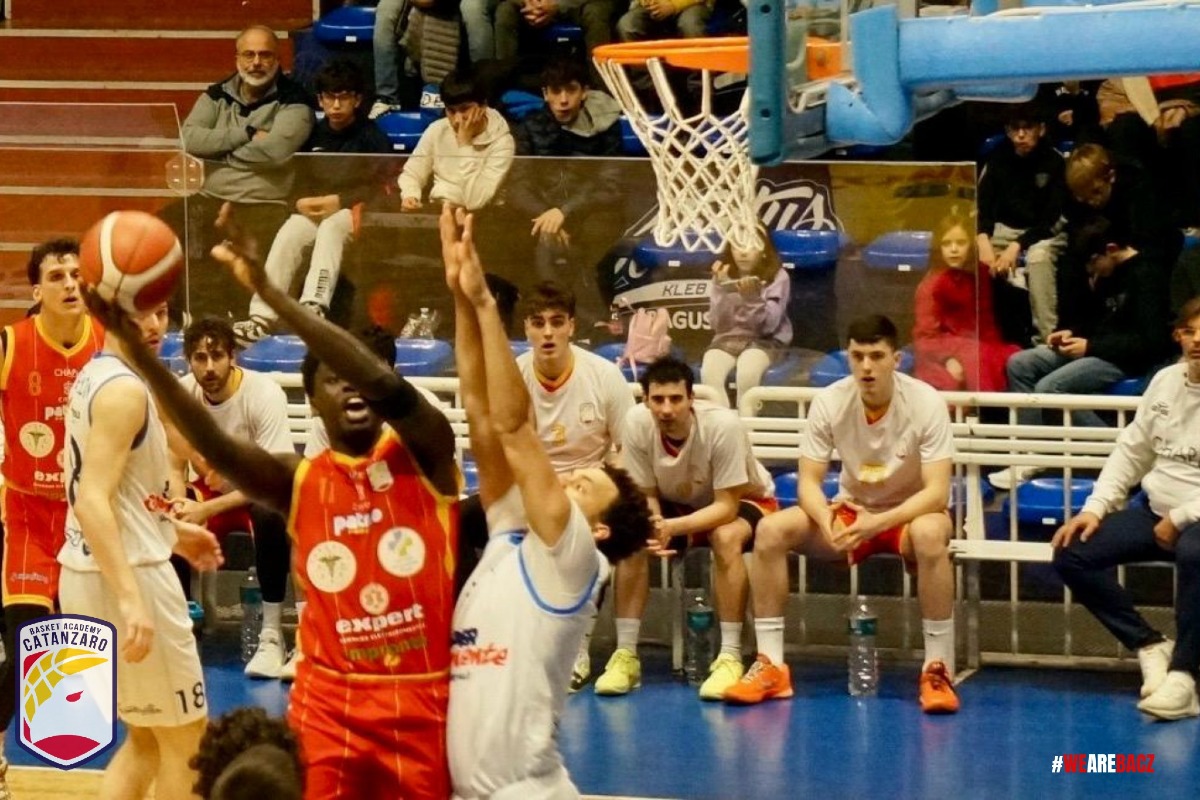 Basket Academy Catanzaro strepitosa: sbanca Ragusa piegando la capolista 78-84 - 