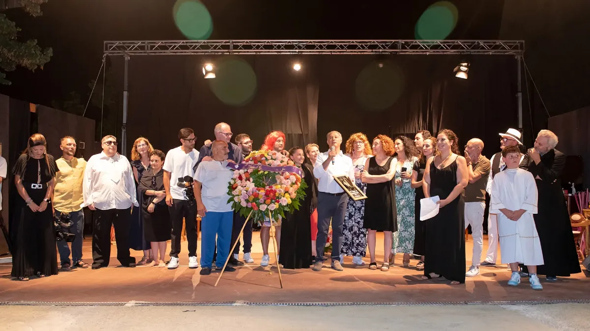 “È morto il giornalismo, viva i giornalisti”: a Crotone la commedia torna in scena - 