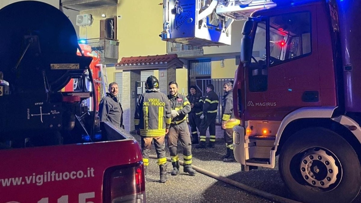 Incendio in un’abitazione a Lamezia, evacuata una palazzina in via Marconi: la dinamica  - 