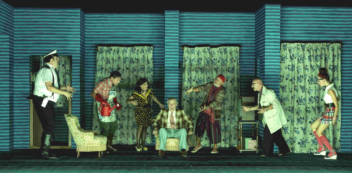 Catanzaro, domani al Politeama torna la comicità napoletana con “Il medico dei pazzi” - 