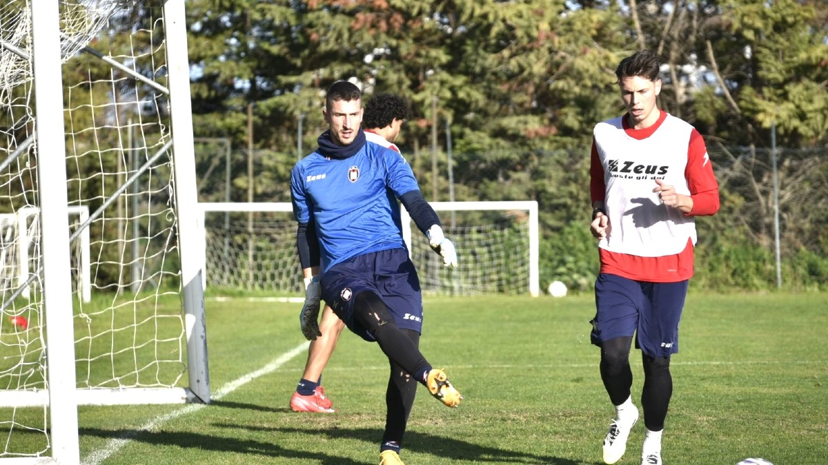 Crotone Calcio | Verso l’Atalanta U23: Longo lavora sotto la pioggia, arriva Musso - 