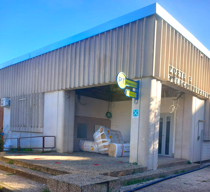 Cutro, Ufficio Postale nel caos: anziani costretti ad attendere fuori sotto pioggia e freddo - 