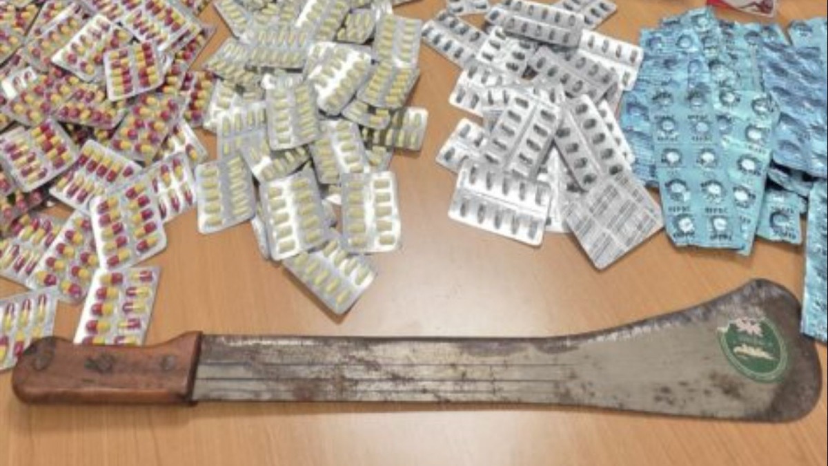 Machete e farmaci illegali in valigia: sequestro all’aeroporto di Napoli - 