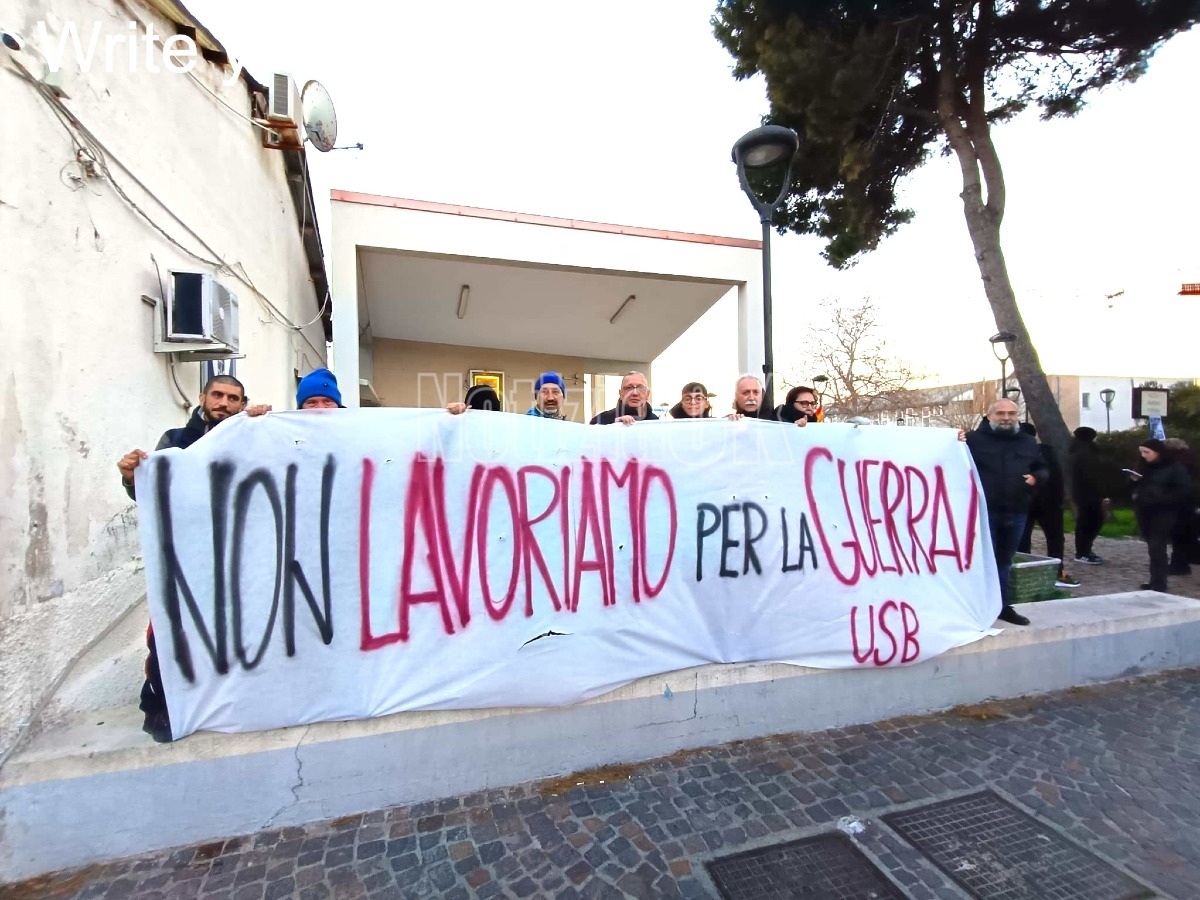 Portuali in sciopero a Crotone: “Non lavoriamo per le armi” - 