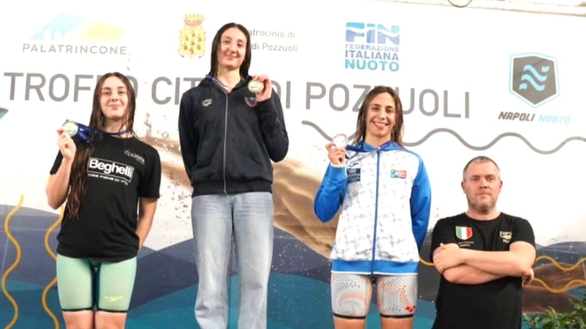 NuotatoriKrotonesi sul podio a Pozzuoli: Ilaria Fonte terza nei 50 dorso femminili - 
