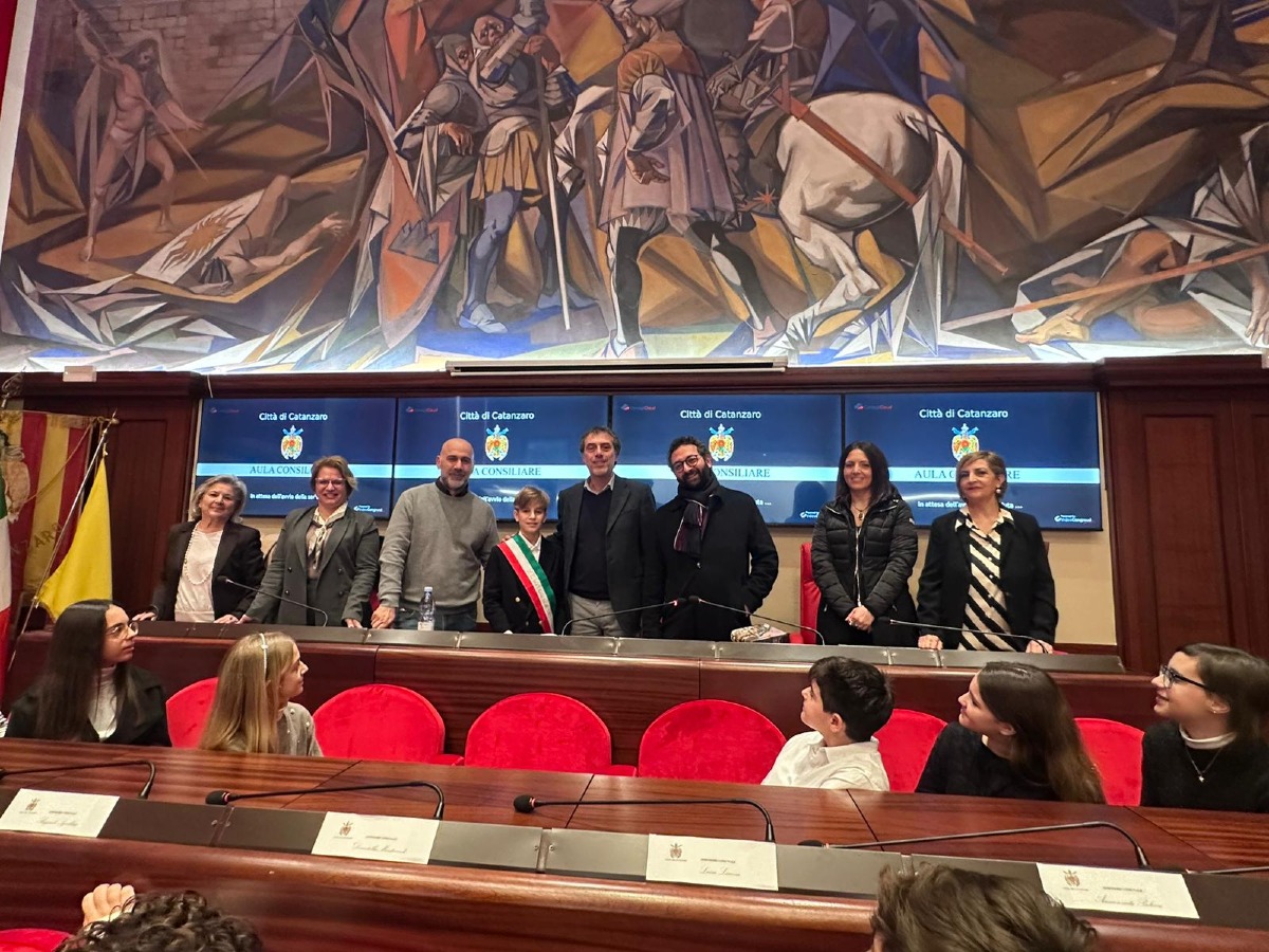 Studenti in Comune, insediato il mini sindaco dell’Ic Milani Preti a Catanzaro - 