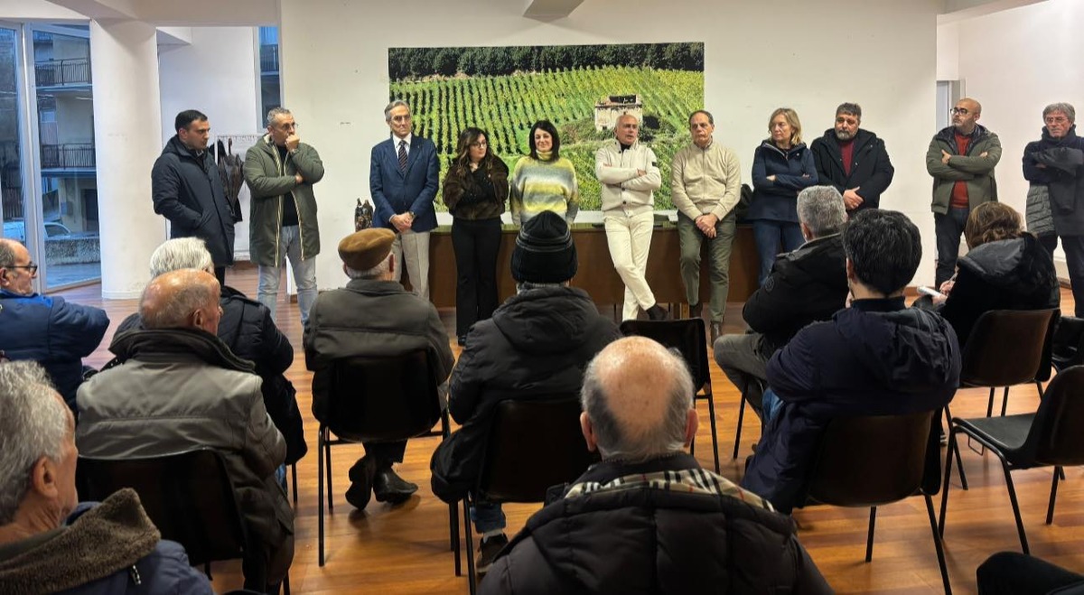 Cosenza, il sindaco Caruso incontra i residenti di Donnici: nasce l’idea di un Comitato di Quartiere - 
