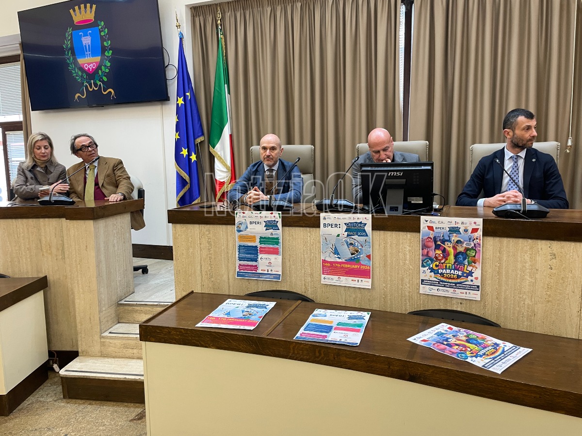 (VIDEO) Crotone tra vela e maschere: la Carnival Race torna in città - 