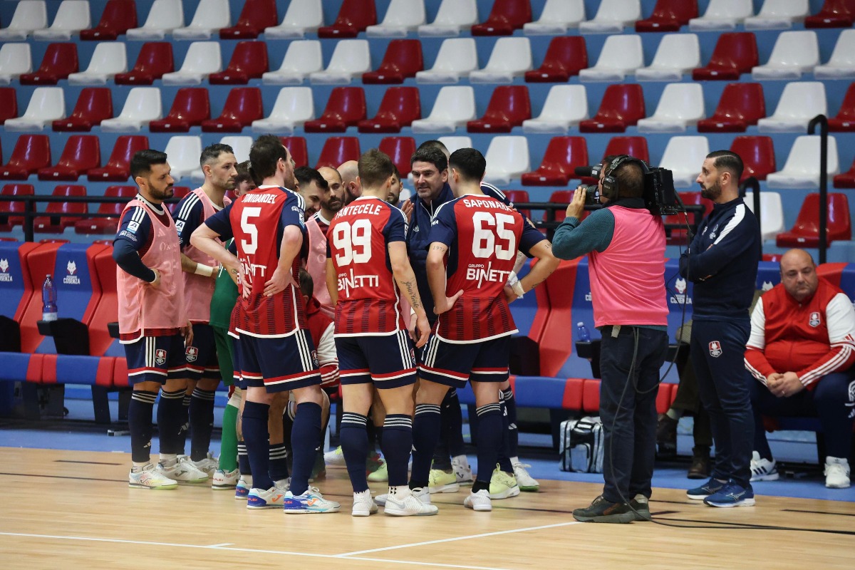 Pirossigeno Cosenza beffata dalla Roma: dall’1-0 al 2-6 al PalaPirossigeno - 