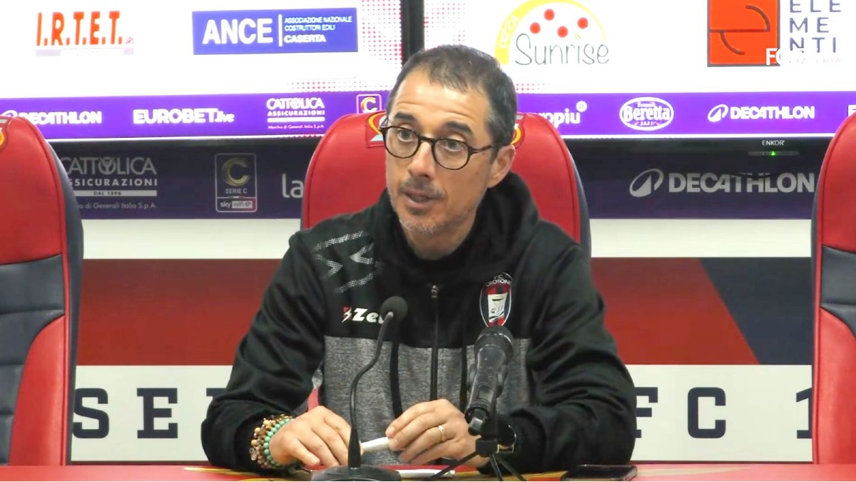 Un punto che vale doppio: il Crotone reagisce anche in dieci, Longo: "Squadra viva" - 