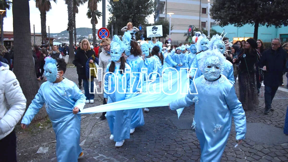 Crotone esplode di colori: al via la Carnival Parade 2026 della Carnival Race - 